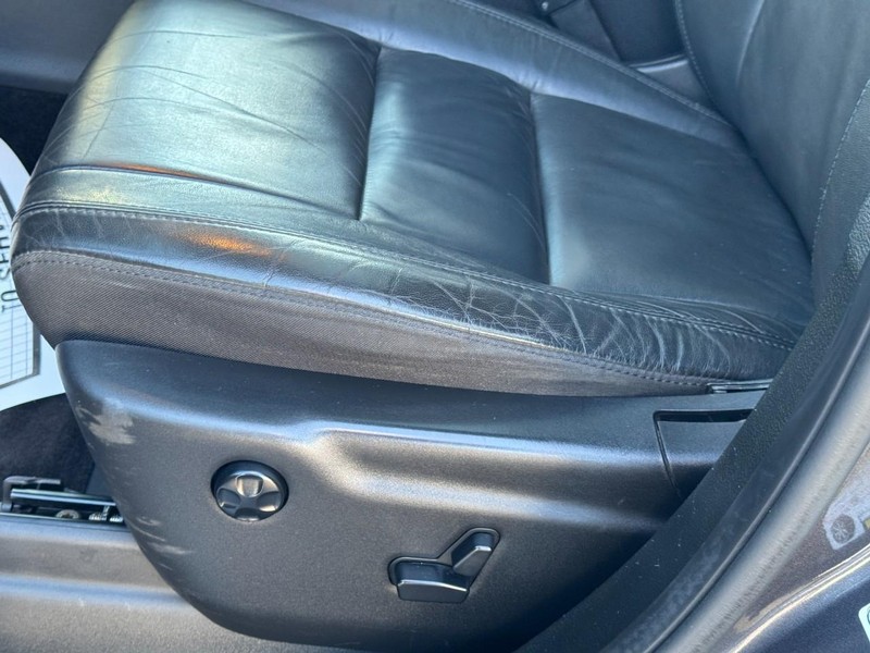 Jeep Grand Cherokee Vehicle Full-screen Gallery Image 29