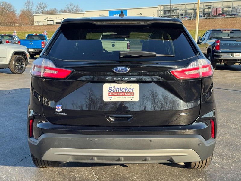 Ford Edge Vehicle Full-screen Gallery Image 05