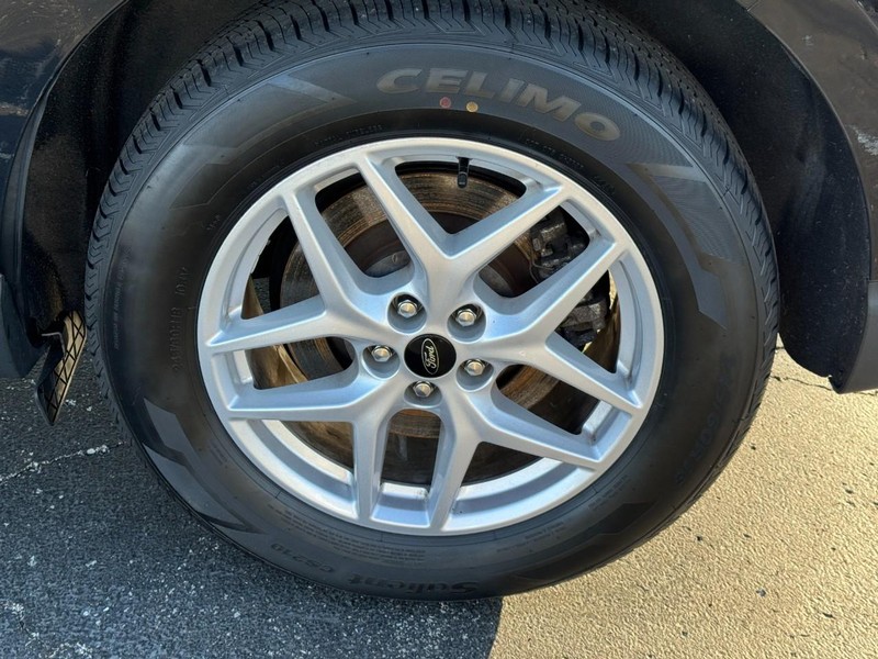 Ford Edge Vehicle Full-screen Gallery Image 07