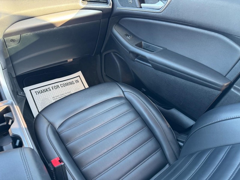 Ford Edge Vehicle Full-screen Gallery Image 15