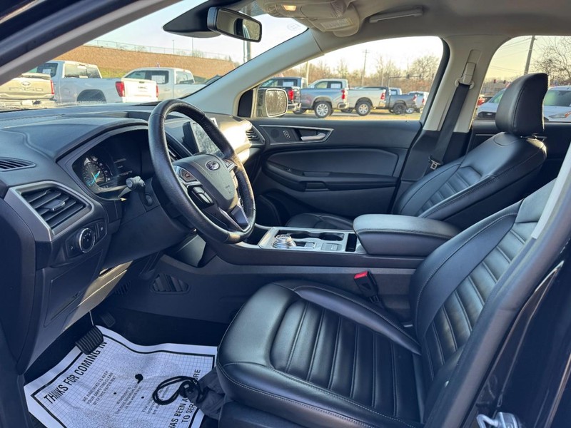 Ford Edge Vehicle Full-screen Gallery Image 17