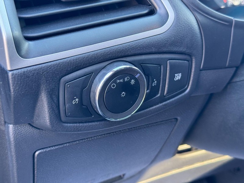 Ford Edge Vehicle Full-screen Gallery Image 18