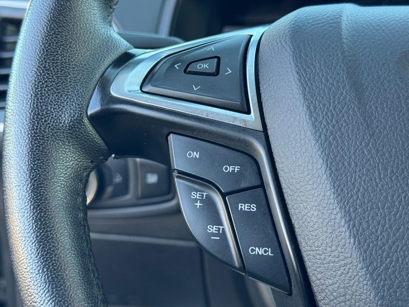 Ford Edge Vehicle Full-screen Gallery Image 19