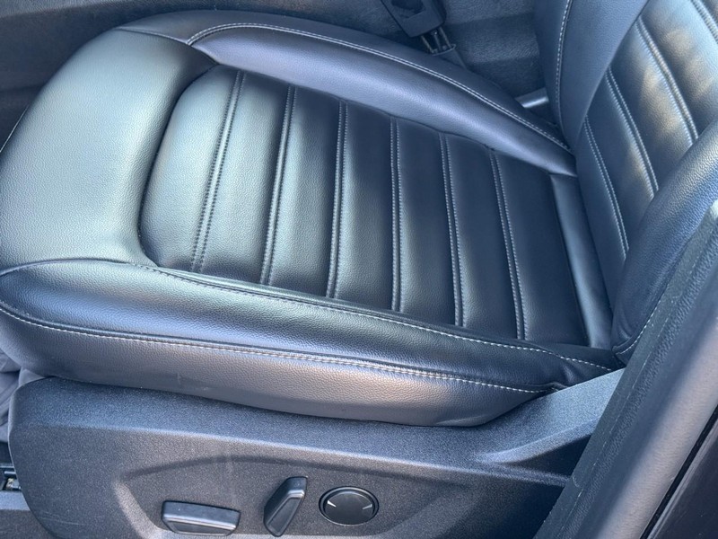 Ford Edge Vehicle Full-screen Gallery Image 24