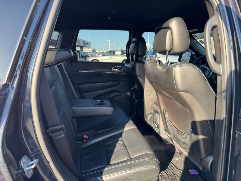 Jeep Grand Cherokee Vehicle Full-screen Gallery Image 10