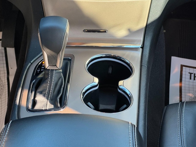 Jeep Grand Cherokee Vehicle Full-screen Gallery Image 14