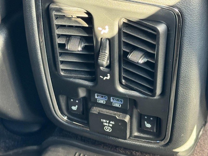 Jeep Grand Cherokee Vehicle Full-screen Gallery Image 15