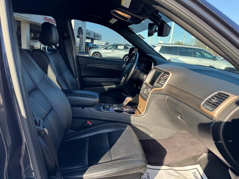 Jeep Grand Cherokee Vehicle Full-screen Gallery Image 16