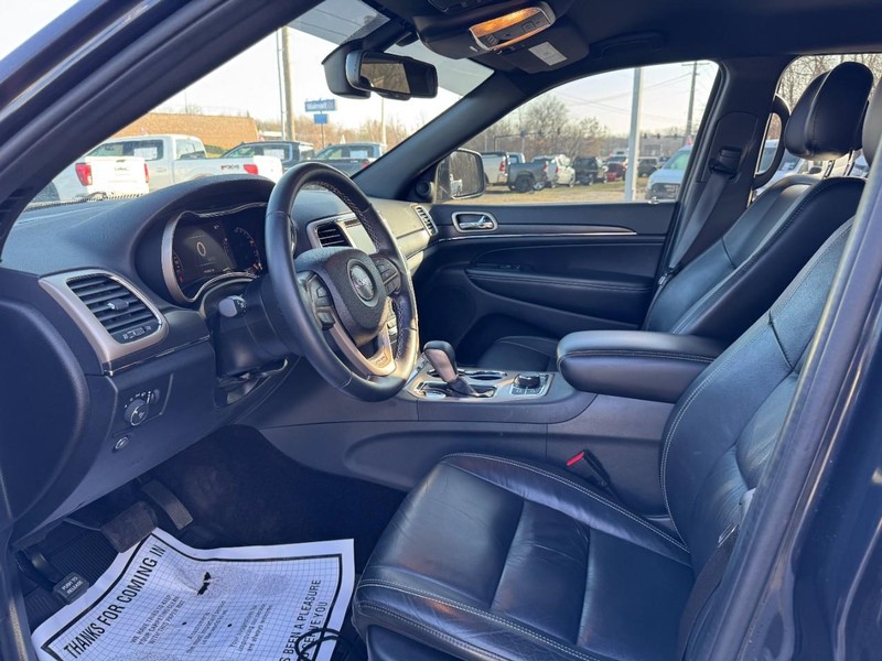 Jeep Grand Cherokee Vehicle Full-screen Gallery Image 17