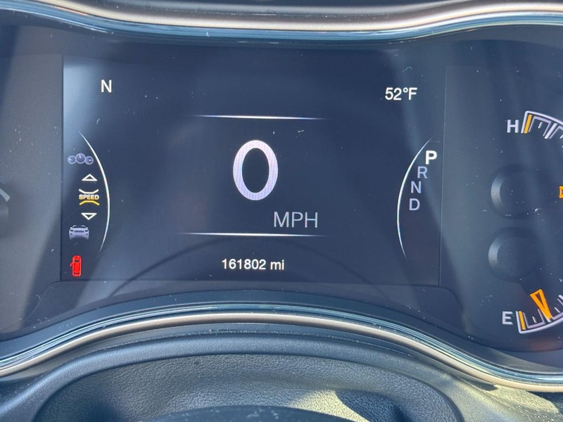 Jeep Grand Cherokee Vehicle Full-screen Gallery Image 21