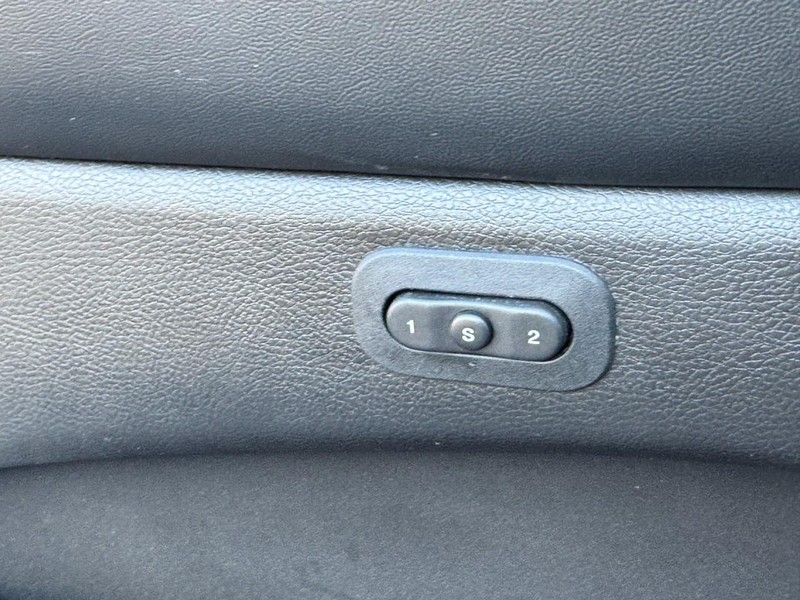 Jeep Grand Cherokee Vehicle Full-screen Gallery Image 25