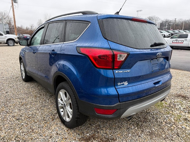 Ford Escape Vehicle Full-screen Gallery Image 02