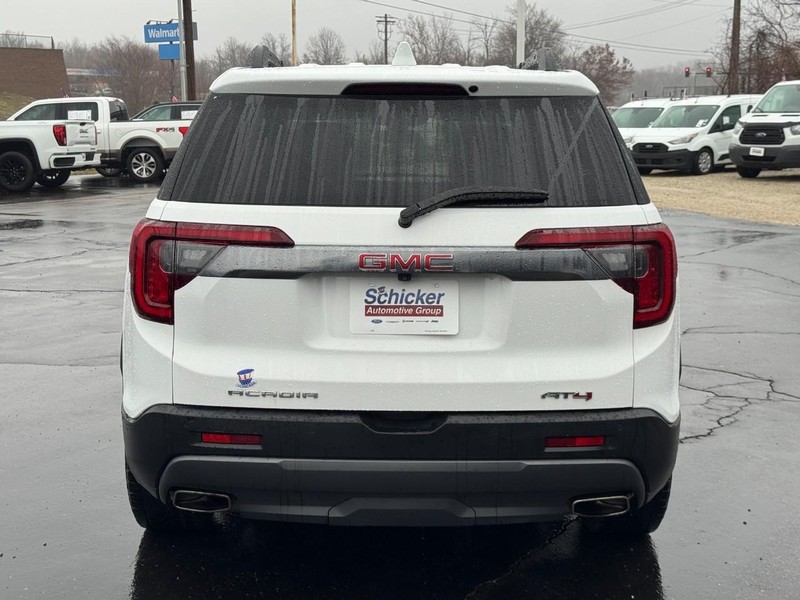 GMC Acadia Vehicle Full-screen Gallery Image 05