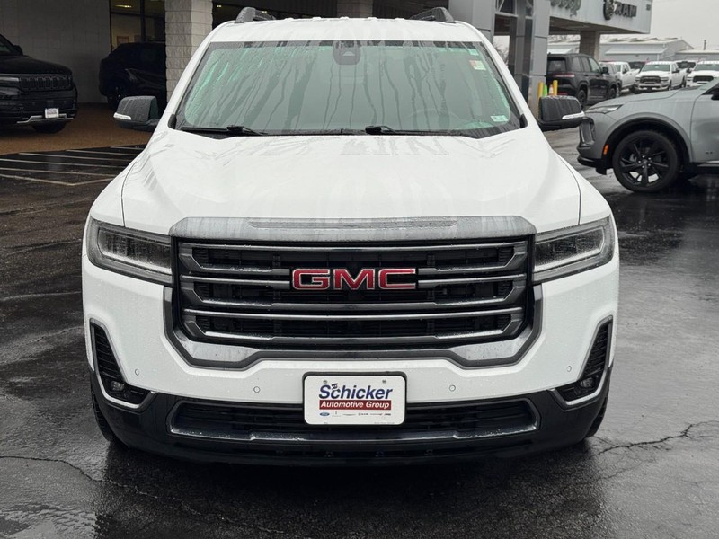 GMC Acadia Vehicle Full-screen Gallery Image 09