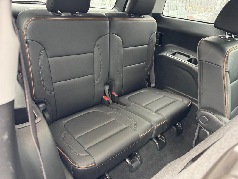 GMC Acadia Vehicle Full-screen Gallery Image 11