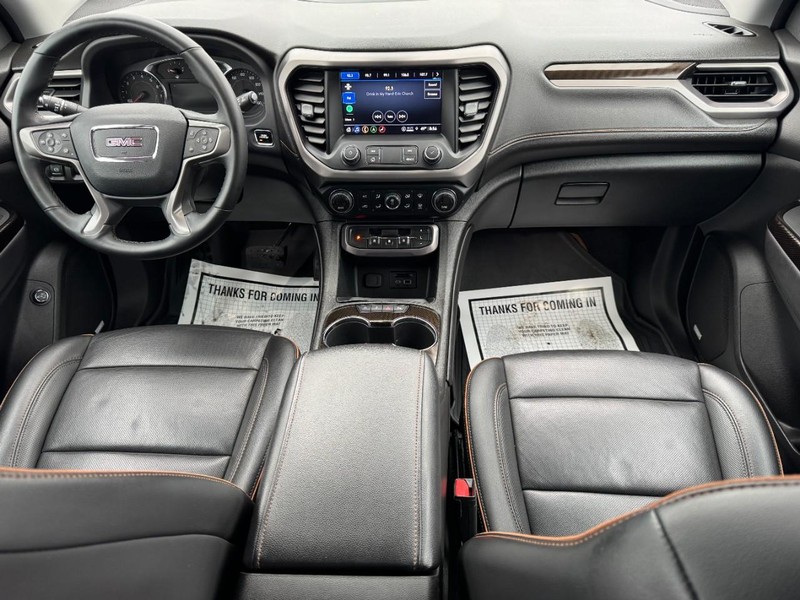 GMC Acadia Vehicle Full-screen Gallery Image 12