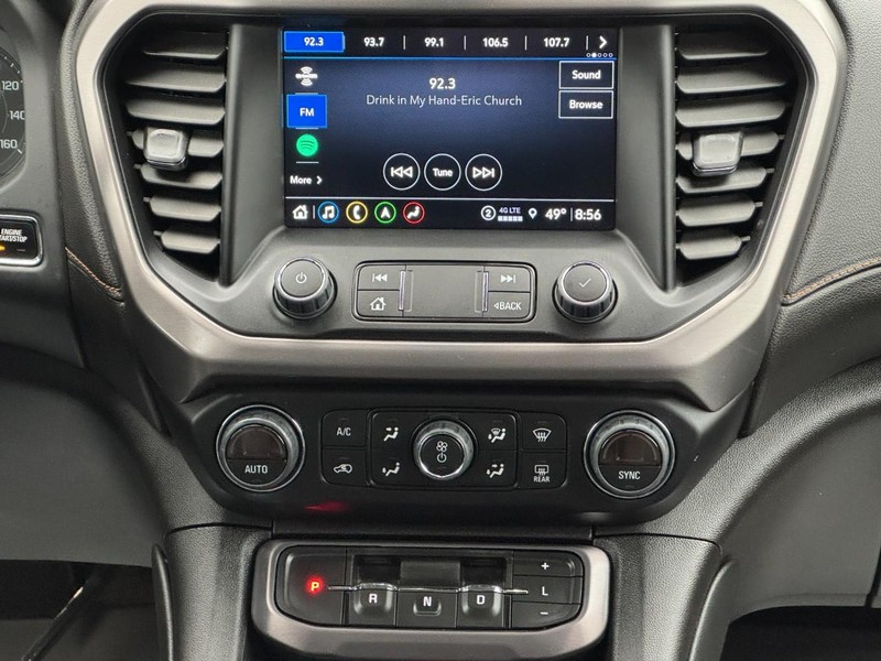 GMC Acadia Vehicle Full-screen Gallery Image 14