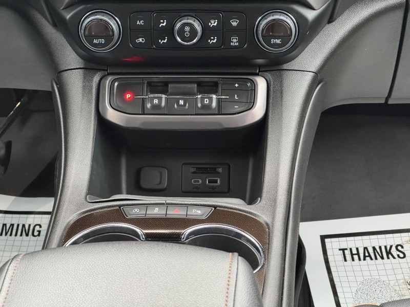 GMC Acadia Vehicle Full-screen Gallery Image 15