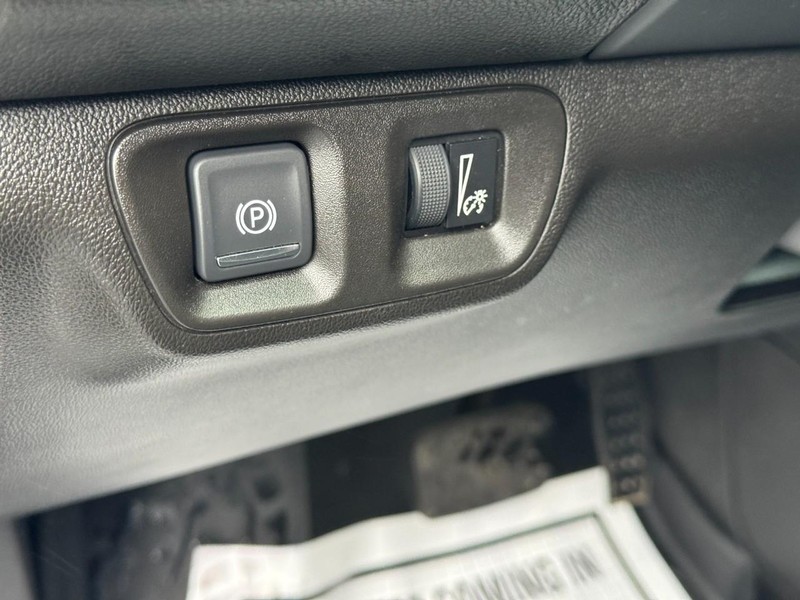 GMC Acadia Vehicle Full-screen Gallery Image 18