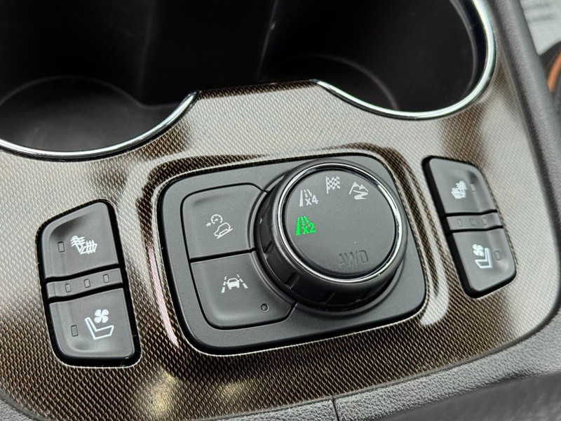 GMC Acadia Vehicle Full-screen Gallery Image 22