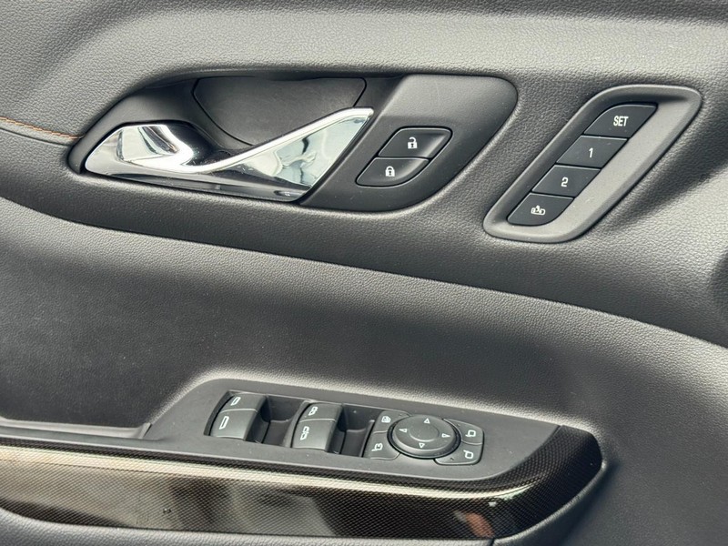 GMC Acadia Vehicle Full-screen Gallery Image 24