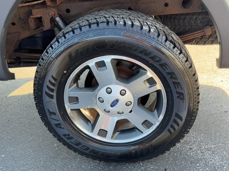 Ford F-150 Vehicle Full-screen Gallery Image 08