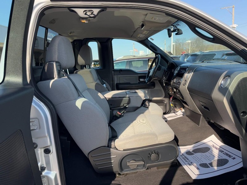 Ford F-150 Vehicle Full-screen Gallery Image 11