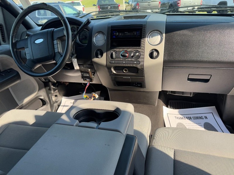 Ford F-150 Vehicle Full-screen Gallery Image 12