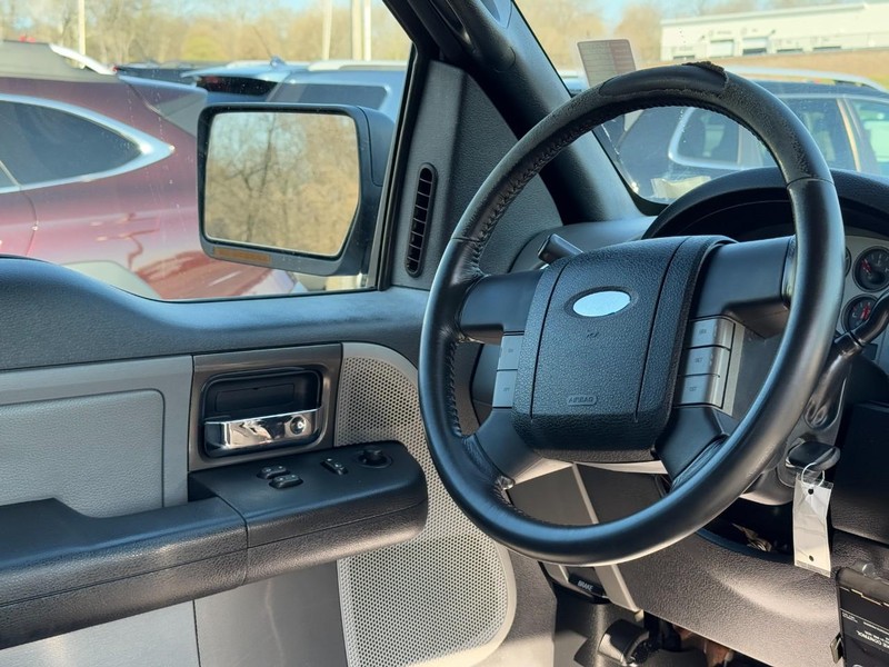 Ford F-150 Vehicle Full-screen Gallery Image 13