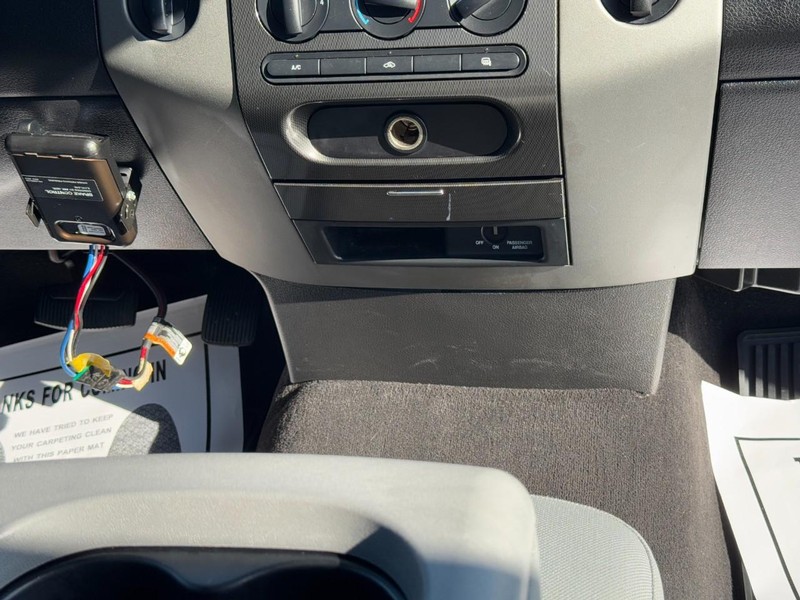 Ford F-150 Vehicle Full-screen Gallery Image 15