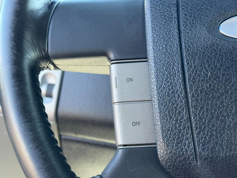 Ford F-150 Vehicle Full-screen Gallery Image 16