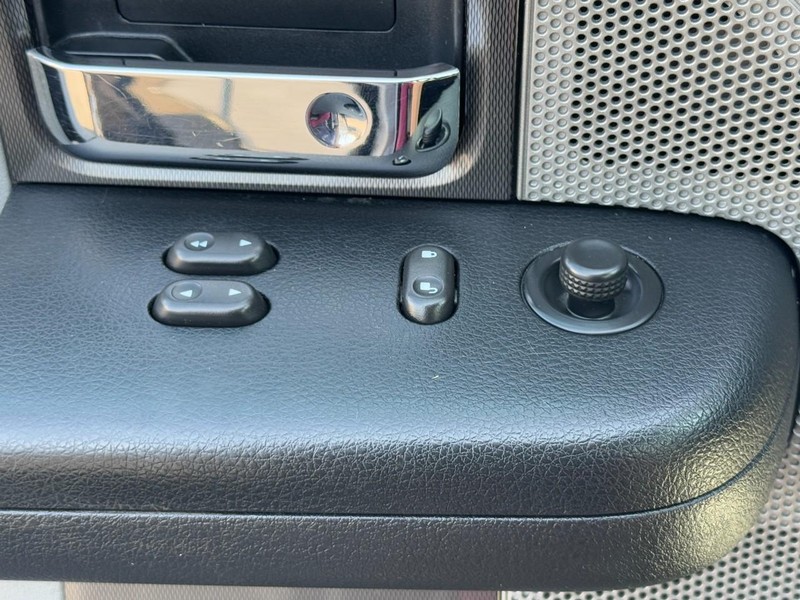 Ford F-150 Vehicle Full-screen Gallery Image 20