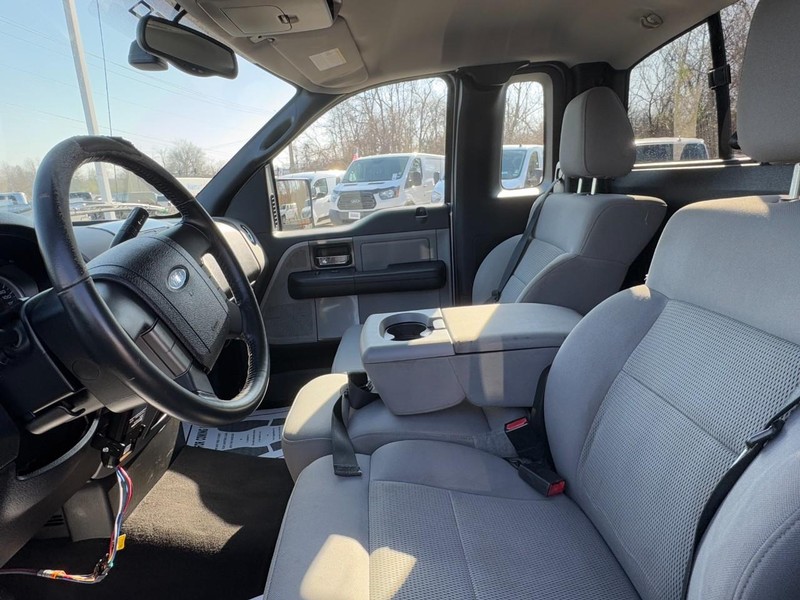 Ford F-150 Vehicle Full-screen Gallery Image 21