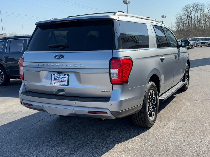 Ford Expedition Max Vehicle Full-screen Gallery Image 03