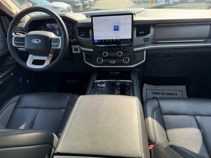 Ford Expedition Max Vehicle Full-screen Gallery Image 13