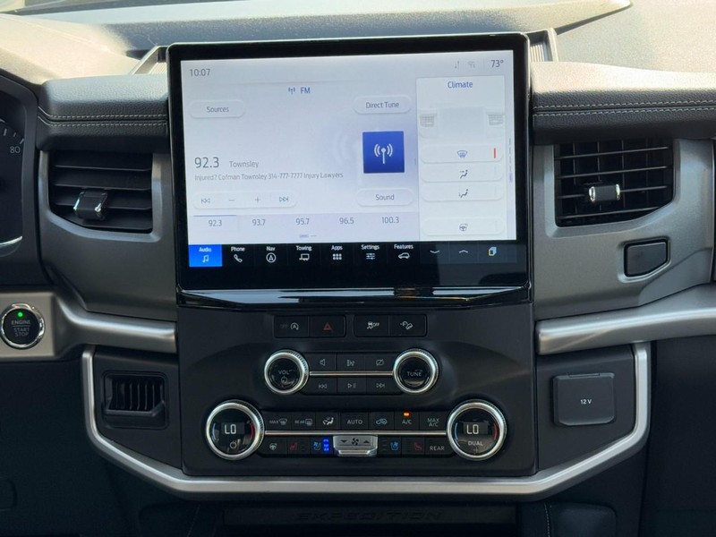 Ford Expedition Max Vehicle Full-screen Gallery Image 15