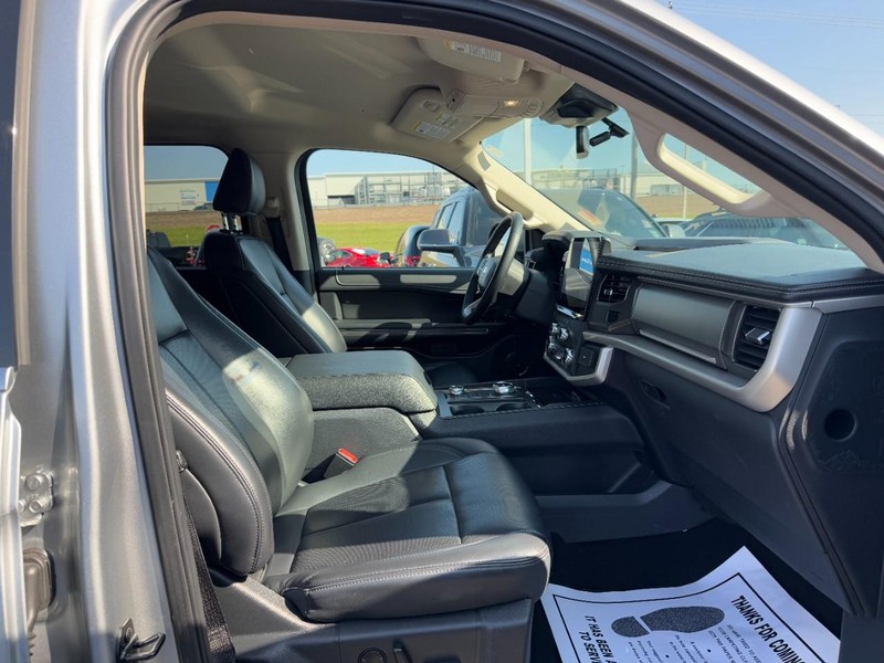 Ford Expedition Max Vehicle Full-screen Gallery Image 17