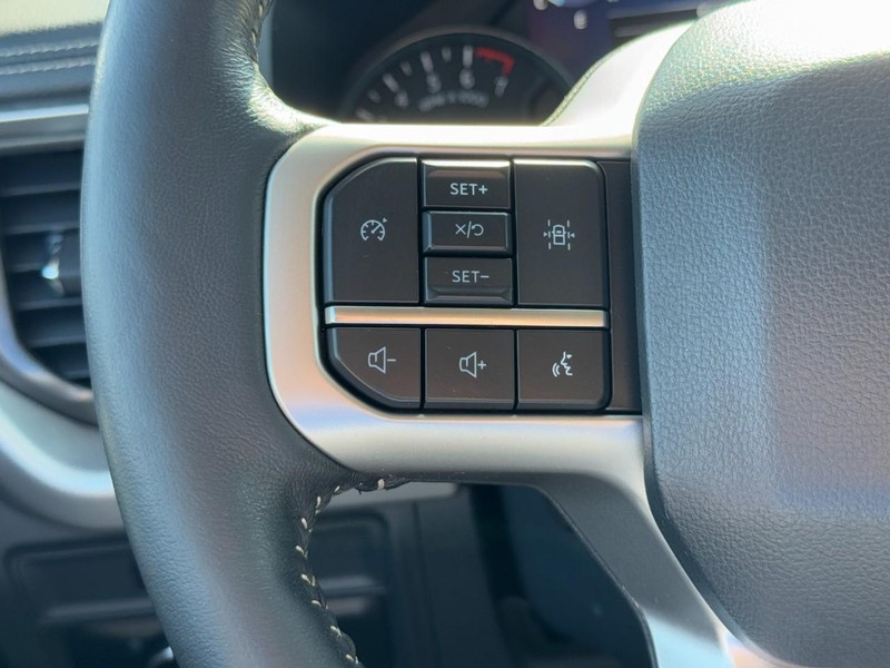 Ford Expedition Max Vehicle Full-screen Gallery Image 20