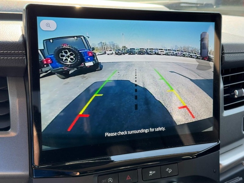 Ford Expedition Max Vehicle Full-screen Gallery Image 25