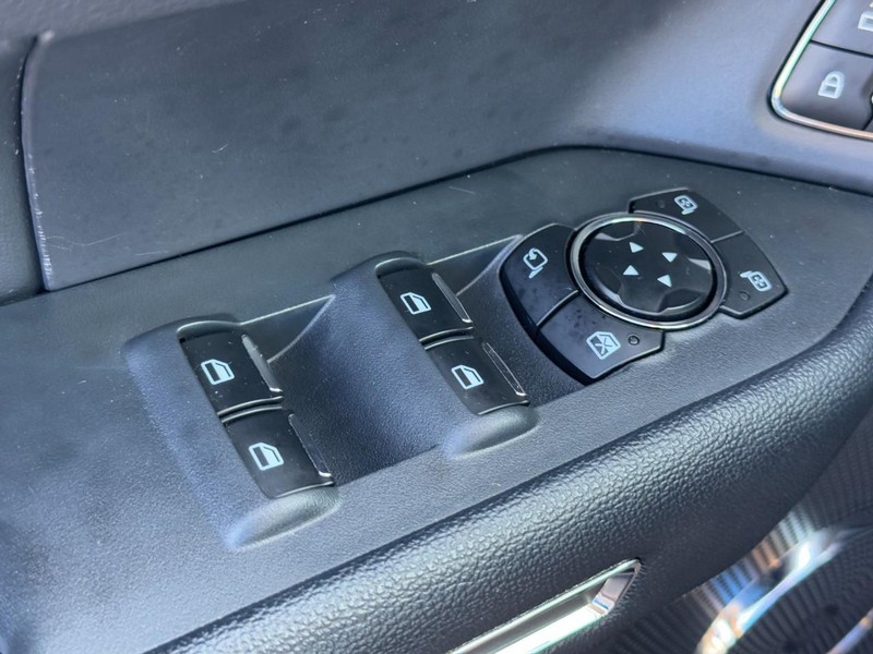 Ford Expedition Max Vehicle Full-screen Gallery Image 26