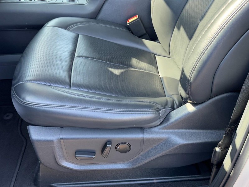 Ford Expedition Max Vehicle Full-screen Gallery Image 27