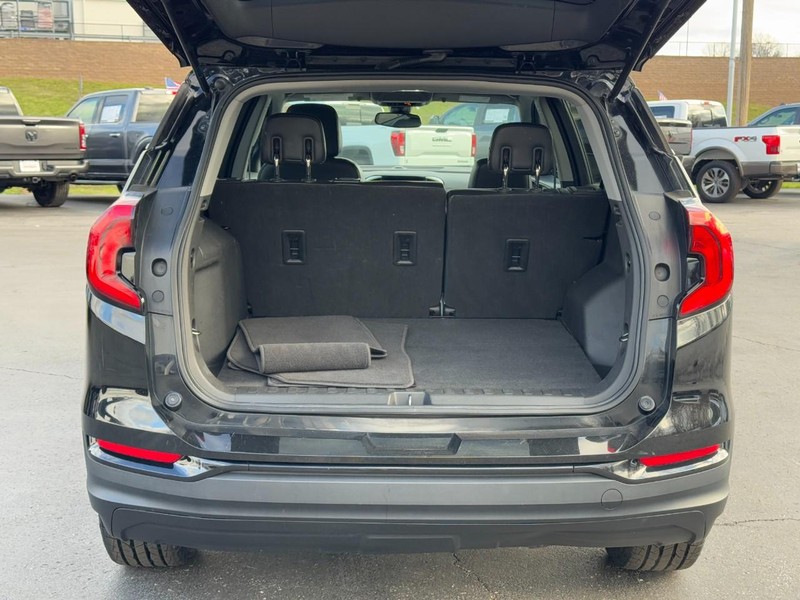 GMC Terrain Vehicle Full-screen Gallery Image 04