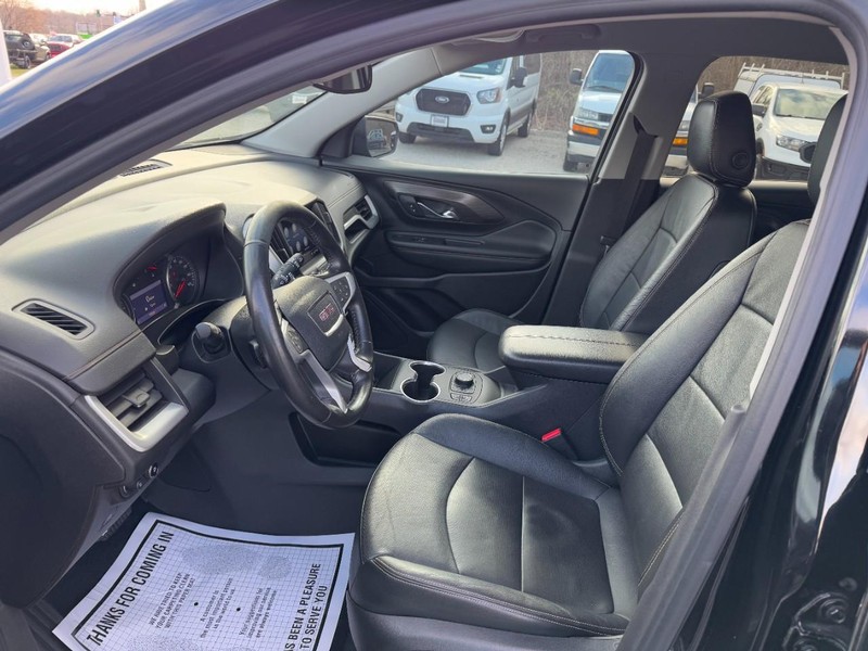 GMC Terrain Vehicle Full-screen Gallery Image 16