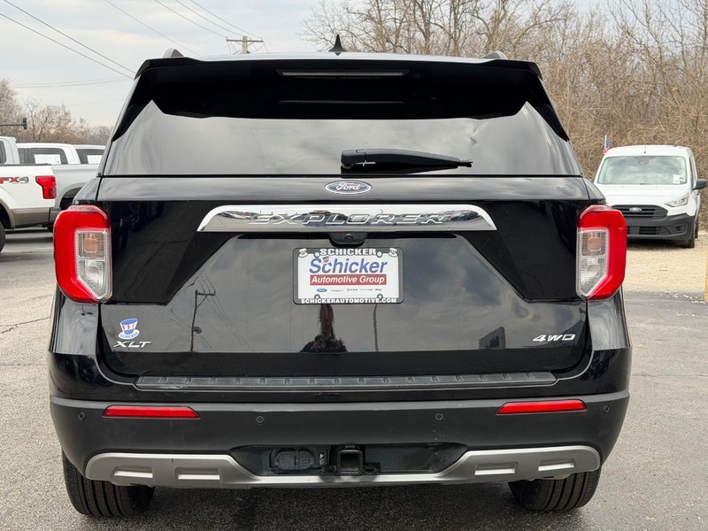 Ford Explorer Vehicle Full-screen Gallery Image 05