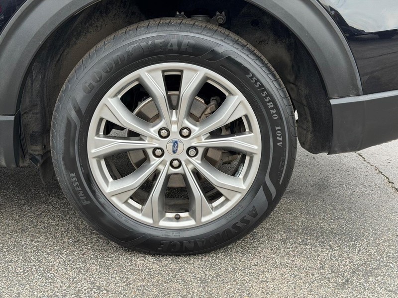 Ford Explorer Vehicle Full-screen Gallery Image 07