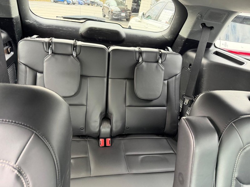 Ford Explorer Vehicle Full-screen Gallery Image 10