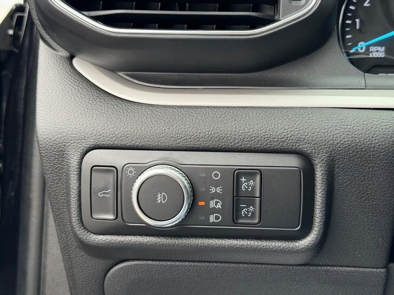 Ford Explorer Vehicle Full-screen Gallery Image 16