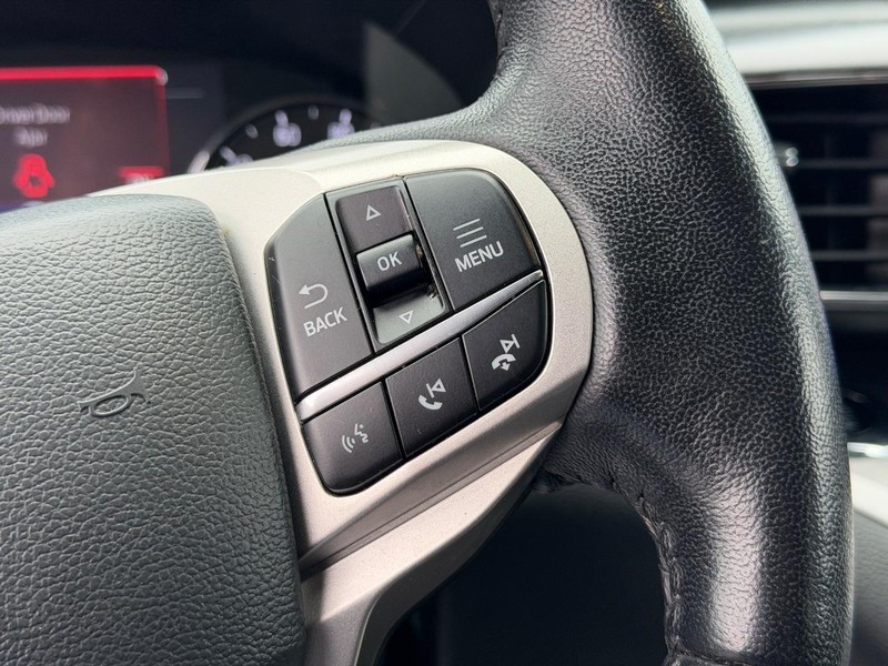 Ford Explorer Vehicle Full-screen Gallery Image 18