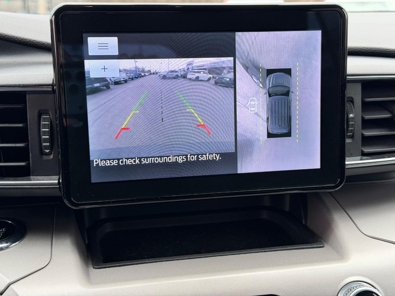 Ford Explorer Vehicle Full-screen Gallery Image 19