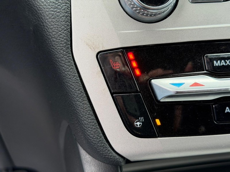 Ford Explorer Vehicle Full-screen Gallery Image 20